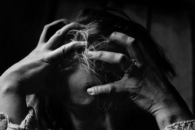 woman clutching head